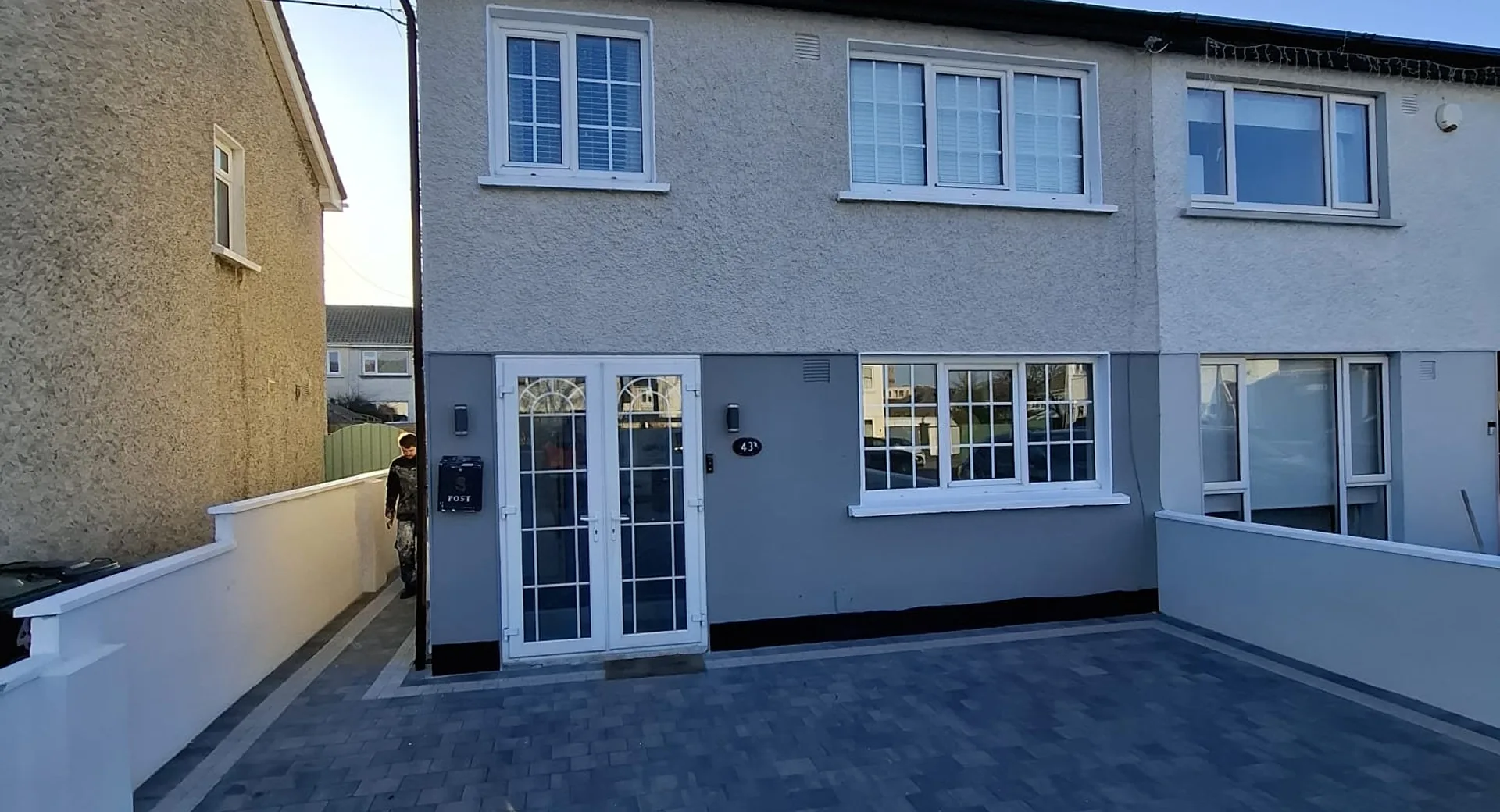 Professional painters and decorators at work in Dublin — Original Dublin Painter